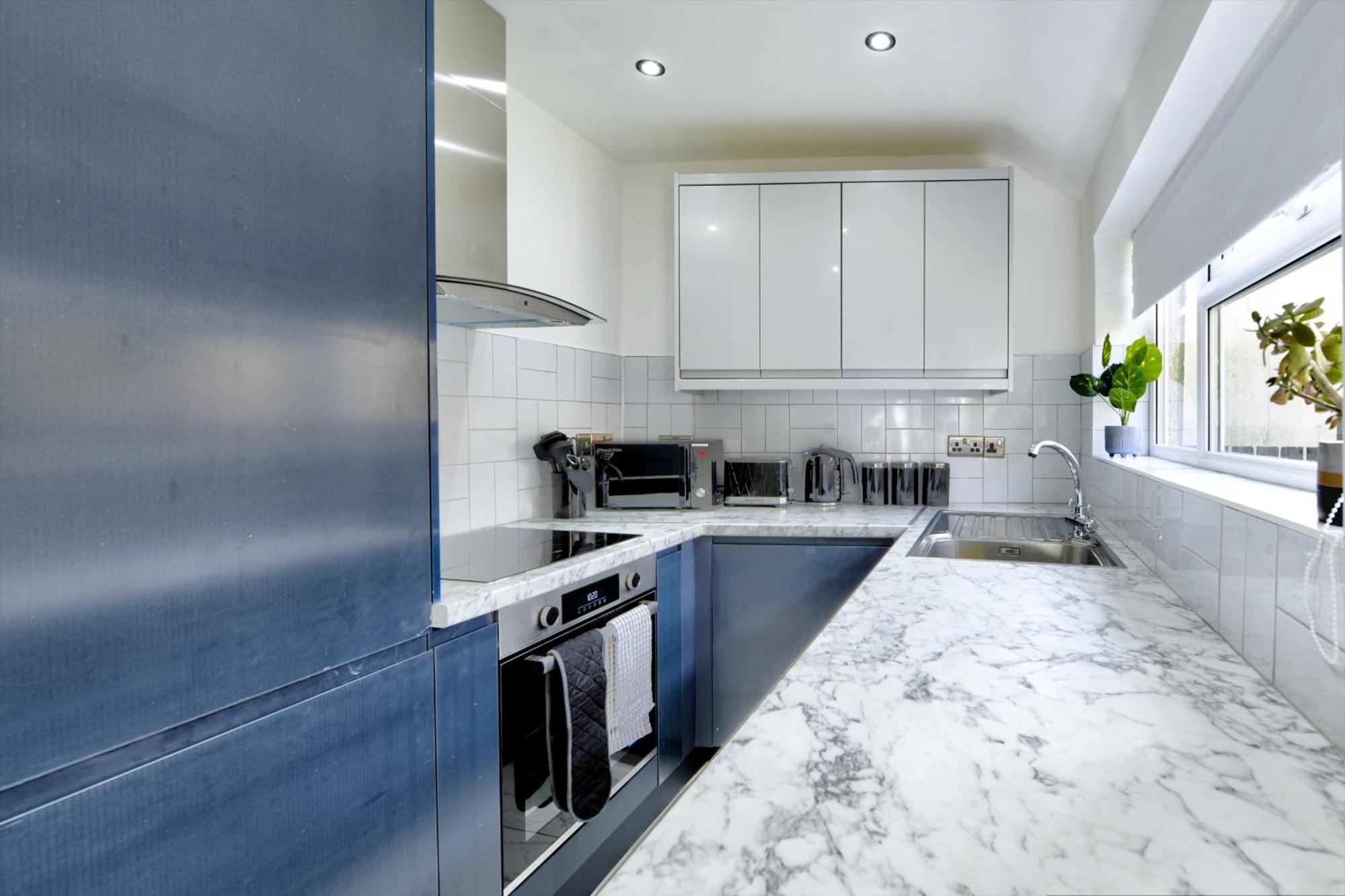 4 Bedrooms Homely House With Garden- Sleeps 9 Comfortably With 6 Comfortable Beds, Free Street Parking, Business Travellers, Contractors, & Holiday-Goers, Coventry, Near All Major Transport Links In Coventry And Motorway Dış mekan fotoğraf