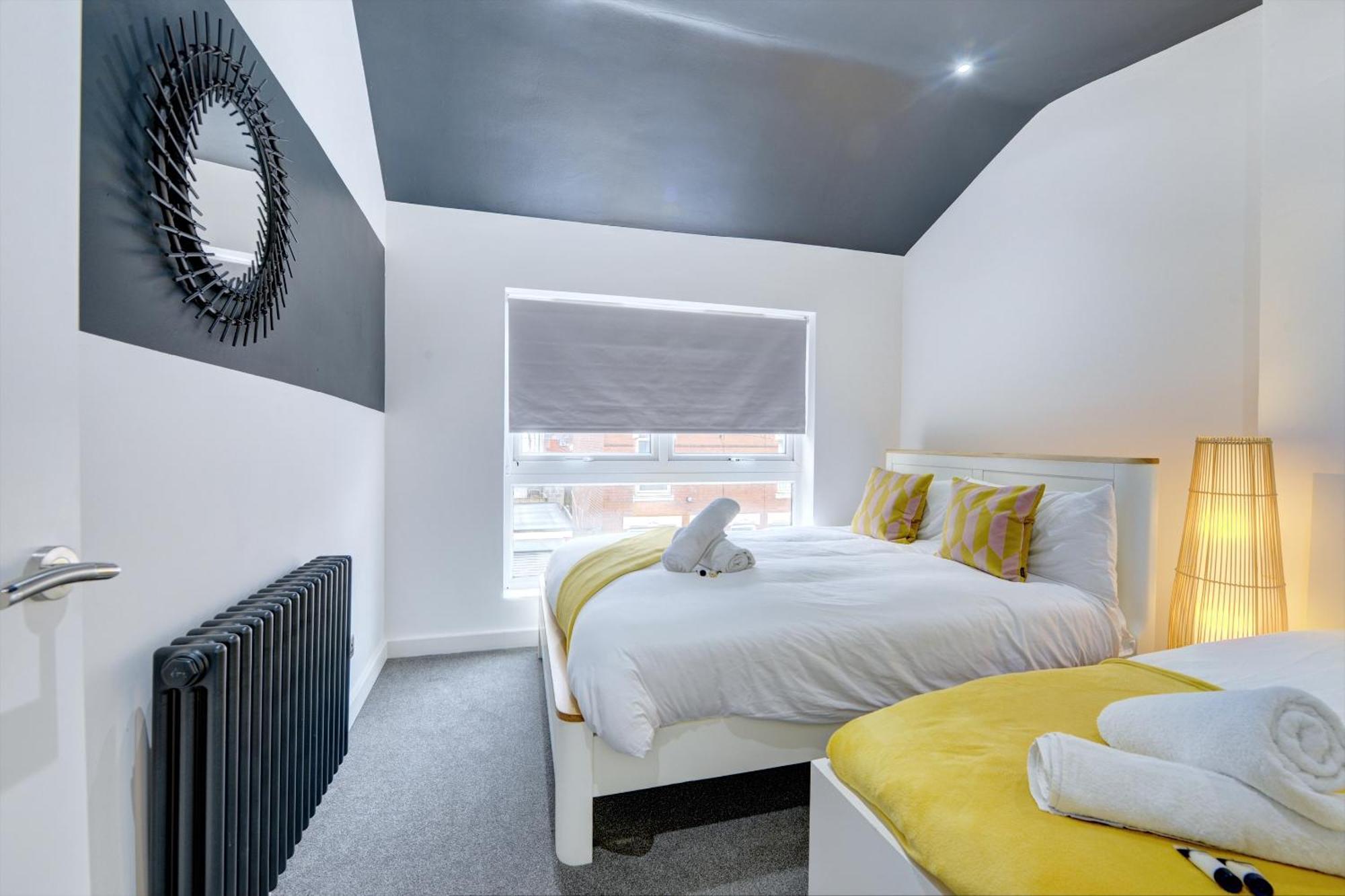 4 Bedrooms Homely House With Garden- Sleeps 9 Comfortably With 6 Comfortable Beds, Free Street Parking, Business Travellers, Contractors, & Holiday-Goers, Coventry, Near All Major Transport Links In Coventry And Motorway Dış mekan fotoğraf