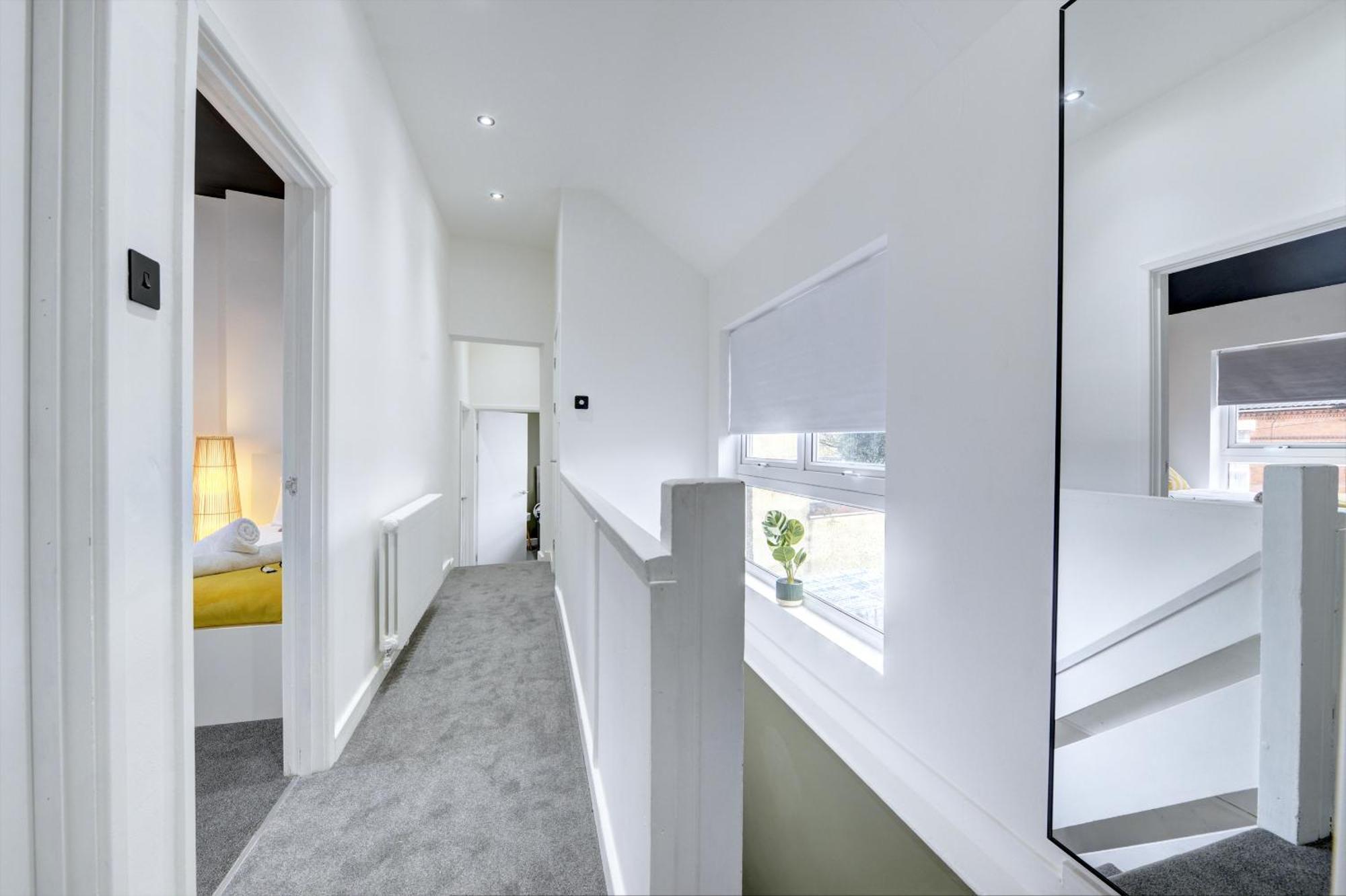 4 Bedrooms Homely House With Garden- Sleeps 9 Comfortably With 6 Comfortable Beds, Free Street Parking, Business Travellers, Contractors, & Holiday-Goers, Coventry, Near All Major Transport Links In Coventry And Motorway Dış mekan fotoğraf