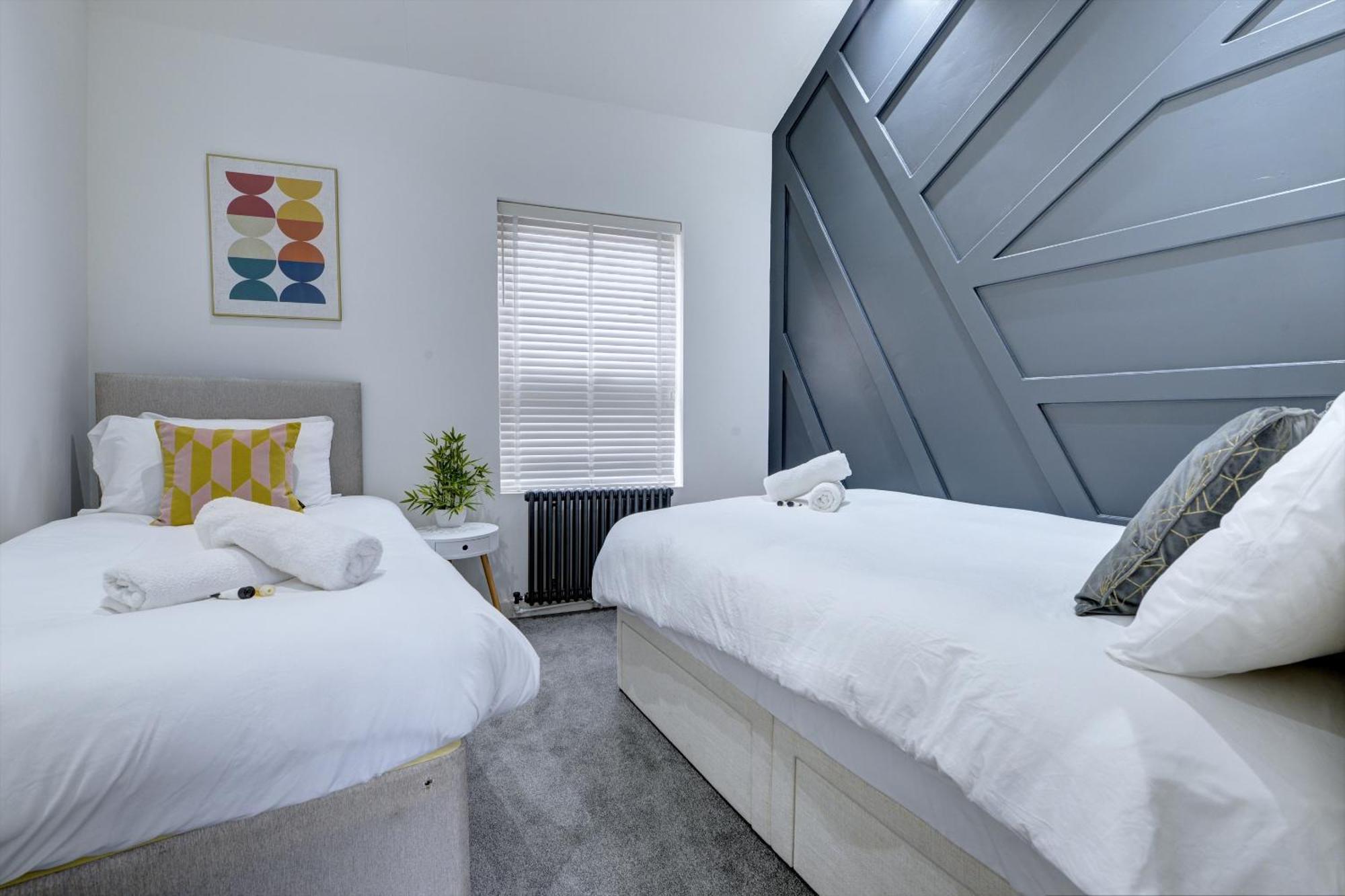 4 Bedrooms Homely House With Garden- Sleeps 9 Comfortably With 6 Comfortable Beds, Free Street Parking, Business Travellers, Contractors, & Holiday-Goers, Coventry, Near All Major Transport Links In Coventry And Motorway Dış mekan fotoğraf