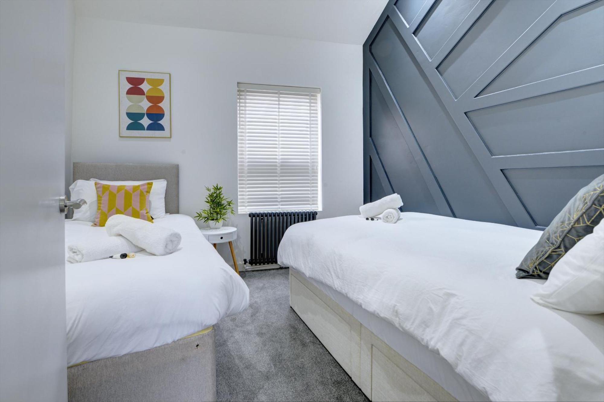 4 Bedrooms Homely House With Garden- Sleeps 9 Comfortably With 6 Comfortable Beds, Free Street Parking, Business Travellers, Contractors, & Holiday-Goers, Coventry, Near All Major Transport Links In Coventry And Motorway Dış mekan fotoğraf