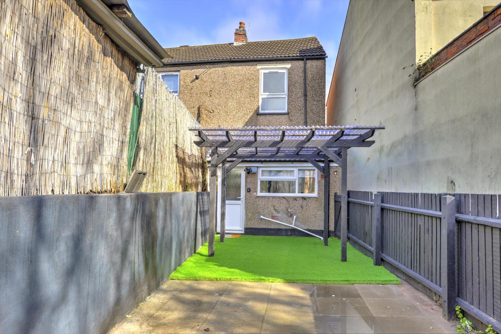 4 Bedrooms Homely House With Garden- Sleeps 9 Comfortably With 6 Comfortable Beds, Free Street Parking, Business Travellers, Contractors, & Holiday-Goers, Coventry, Near All Major Transport Links In Coventry And Motorway Dış mekan fotoğraf